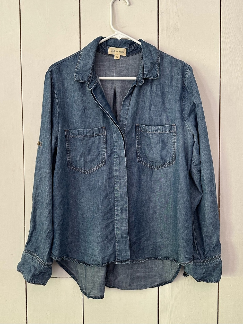 Anthropologie Cloth & Stone Split Back Chambray Button Down Top Sz M Blue